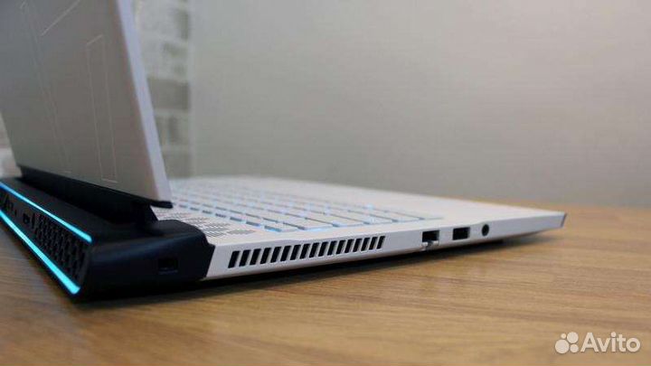 Ноутбук Dell Alienware M17 R4 i7 / RTX 3070 8gb
