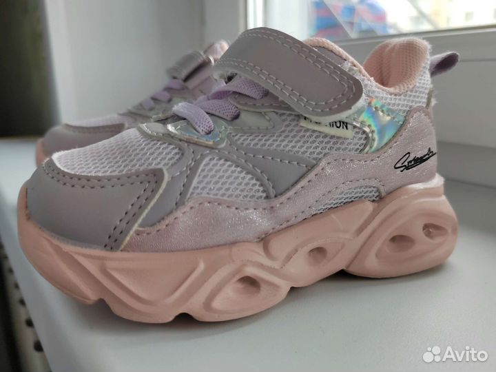 Кроссовки для девочки