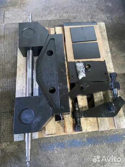 Запчасти для дробилки щековой см-16д