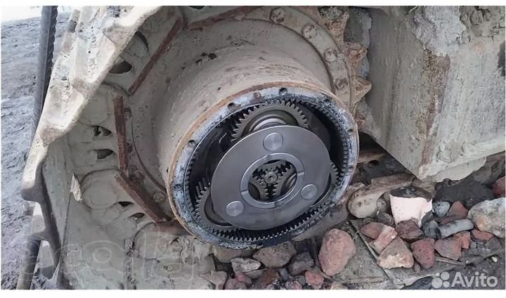 Редуктор хода PC200-7, PC220-7: 708-8f-31140