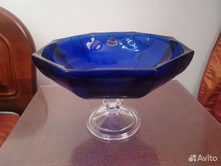 Ваза для фруктов на ножке