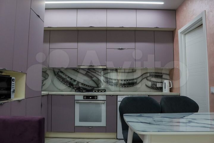 2-к. квартира, 70 м², 1/10 эт.