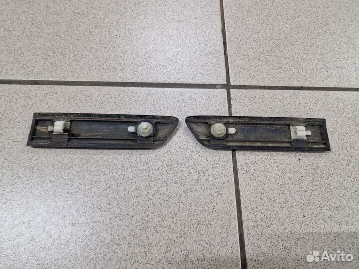 Молдинги передних крыльев верхние на Audi 80 B4