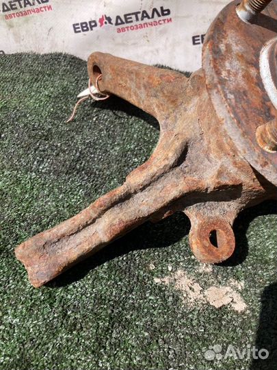 Кулак поворотный передний левый Nissan Almera N16