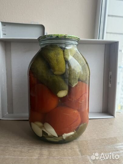 Домашние соленья, огурцы, помидоры, салаты