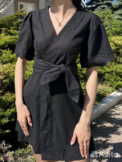 Платье черное приталенное на запах