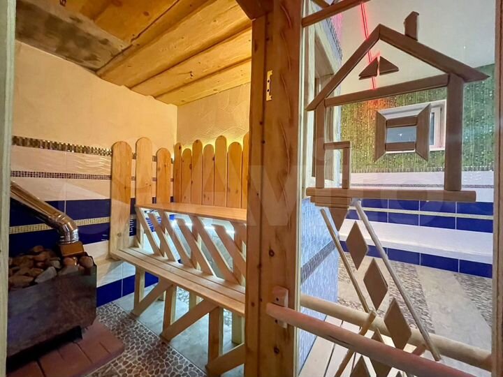 Коттедж 317 м² на участке 6 сот.