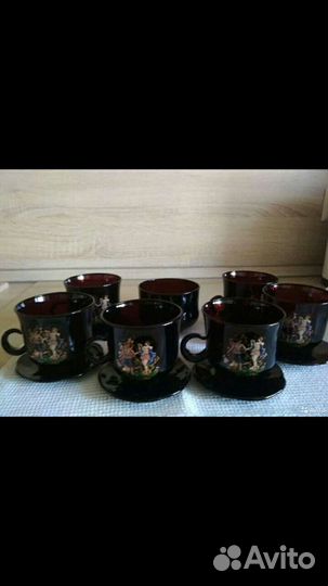 Кофейные чашки с блюдцами