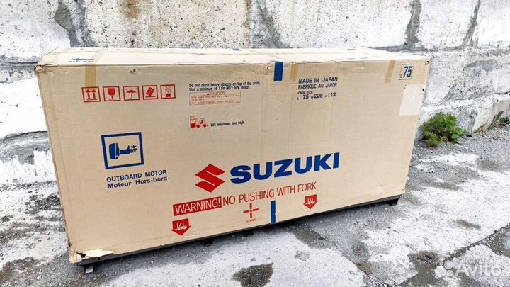 Мотор лодочный Suzuki DF200ATX белый