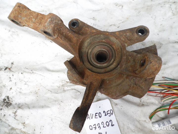 Кулак поворотный передний левый Chevrolet Aveo (T2