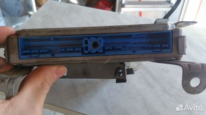 Блок управления двигателем 2371031U11