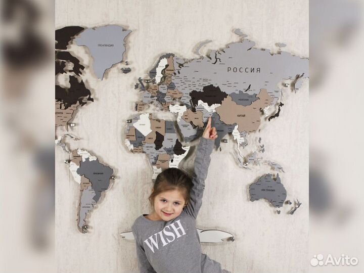 Карта мира из дерева с подсветкой