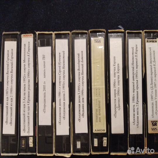 Фильмы ужасов на видеокассетах. Одним лотом