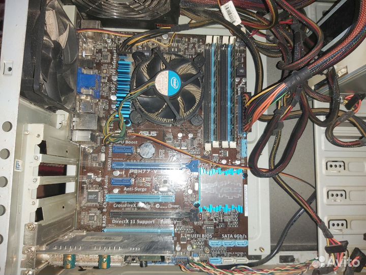 Материнская плата с процессором и памятью