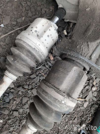 Привод вал передний 2.0 Kia Sportage 2 4wd