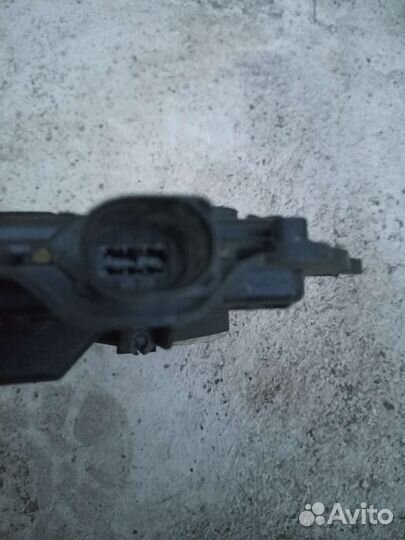 Audi A8 D3 доводчик двери правой передней