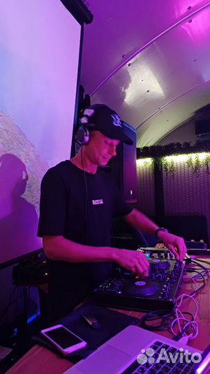 DJ, Звукорежиссер, звукооператор, диджей