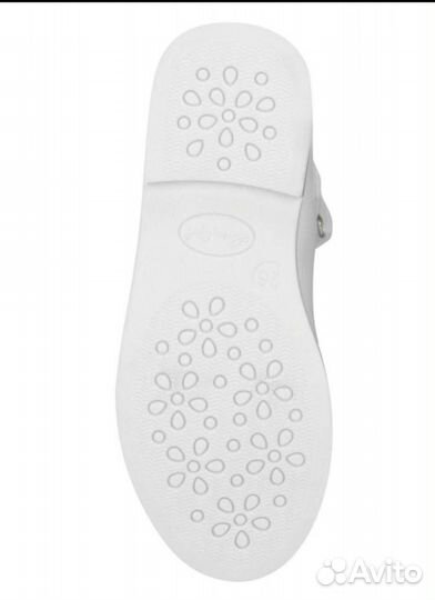 Туфли для девочки новые