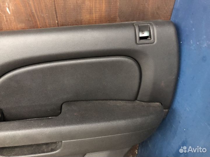 Обшивка двери задней правой Chevrolet Tahoe III