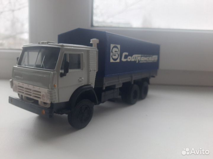 Модель коллекционной машинки 1 43