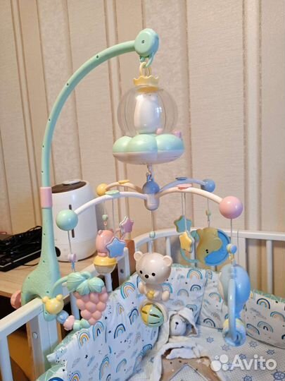 Музыкальный мобиль на кроватку