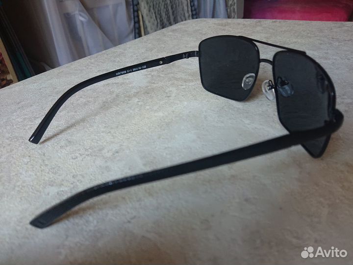 Очки солнцезащитные