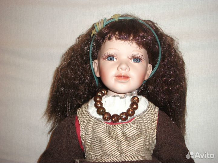 Фарфоровая кукла