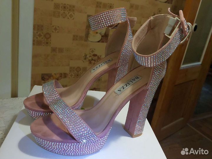 Босоножки женские