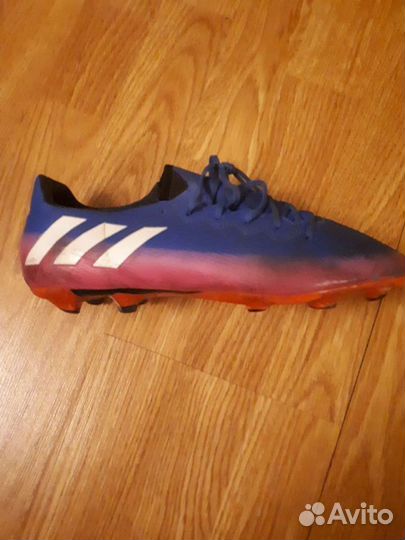 Футбольные бутсы adidas predator