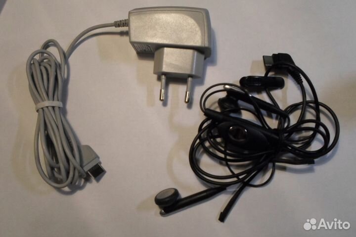 Зарядка и гарнитура samsung D830 Dark Black