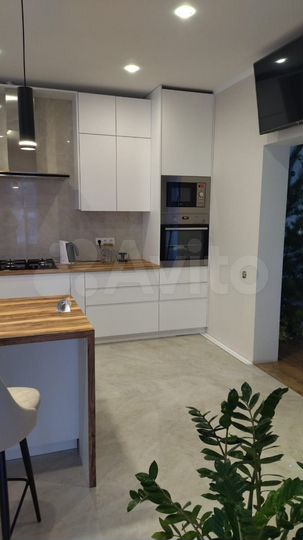 Коттедж 278 м² на участке 10 сот.