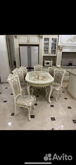 Столы и стулья