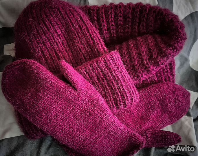 Женский комплект шапка, снуд, варежки