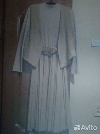 Платье с жилеткой