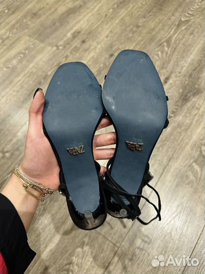 Босоножки Zara