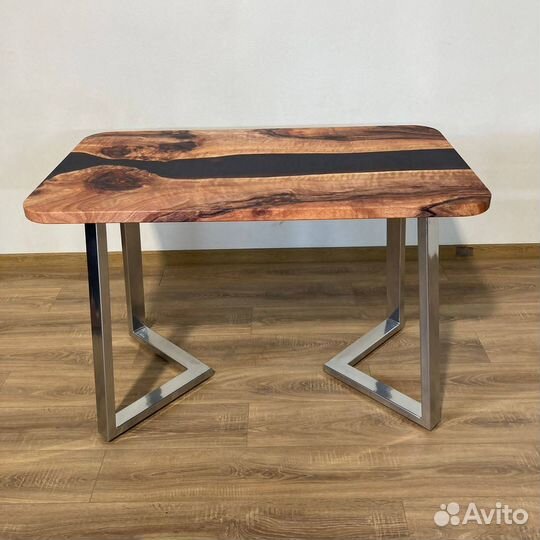 Кухонный стол 'Male Check'