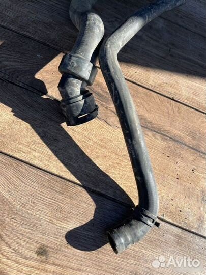 Патрубок охлаждения Volkswagen Passat 2.0