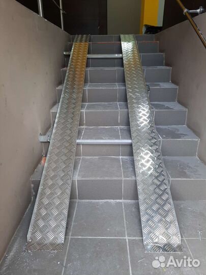 Пандус откидной алюминиевый