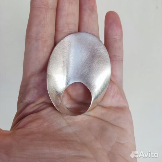 Дизайнерская брошь