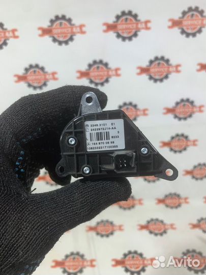 Кнопки на руле Mercedes-Benz Gl-Class 164.886