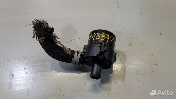 Насос водяной Opel Vivaro, 2015