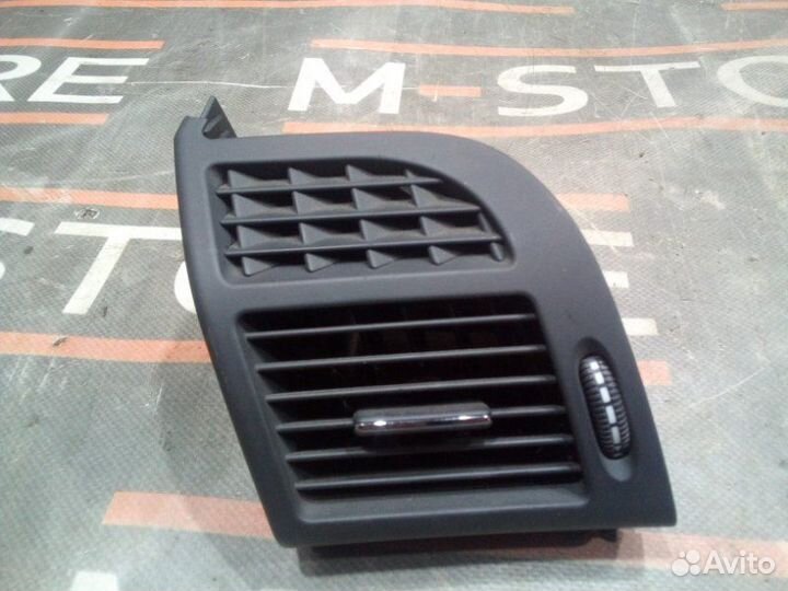 Дефлектор воздушный левый Mercedes-Benz E-Class