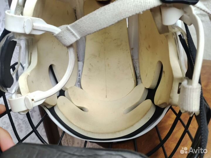 Продам хоккейный шлем bauer