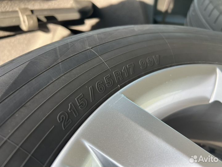 Yokohama BluEarth AE50 215/65 R17