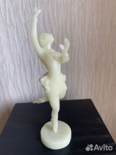 Статуэтка фигуристки