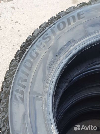 Bridgestone Blizzak Spike-02 215/65 R16 98T