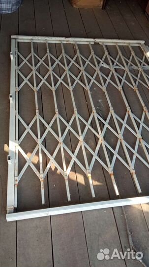 Металлическая раздвижная решетка