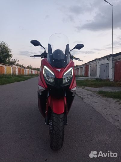 Скутер Vento Max 200
