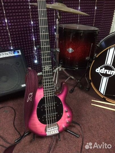 Бас гитара Musicman stingray 5