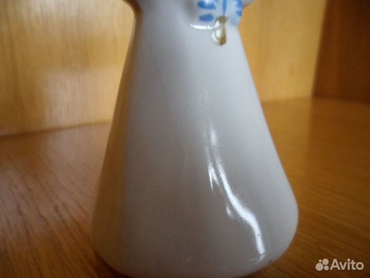 Статуэтка Катюша, Девушка с голубем, Москва 85